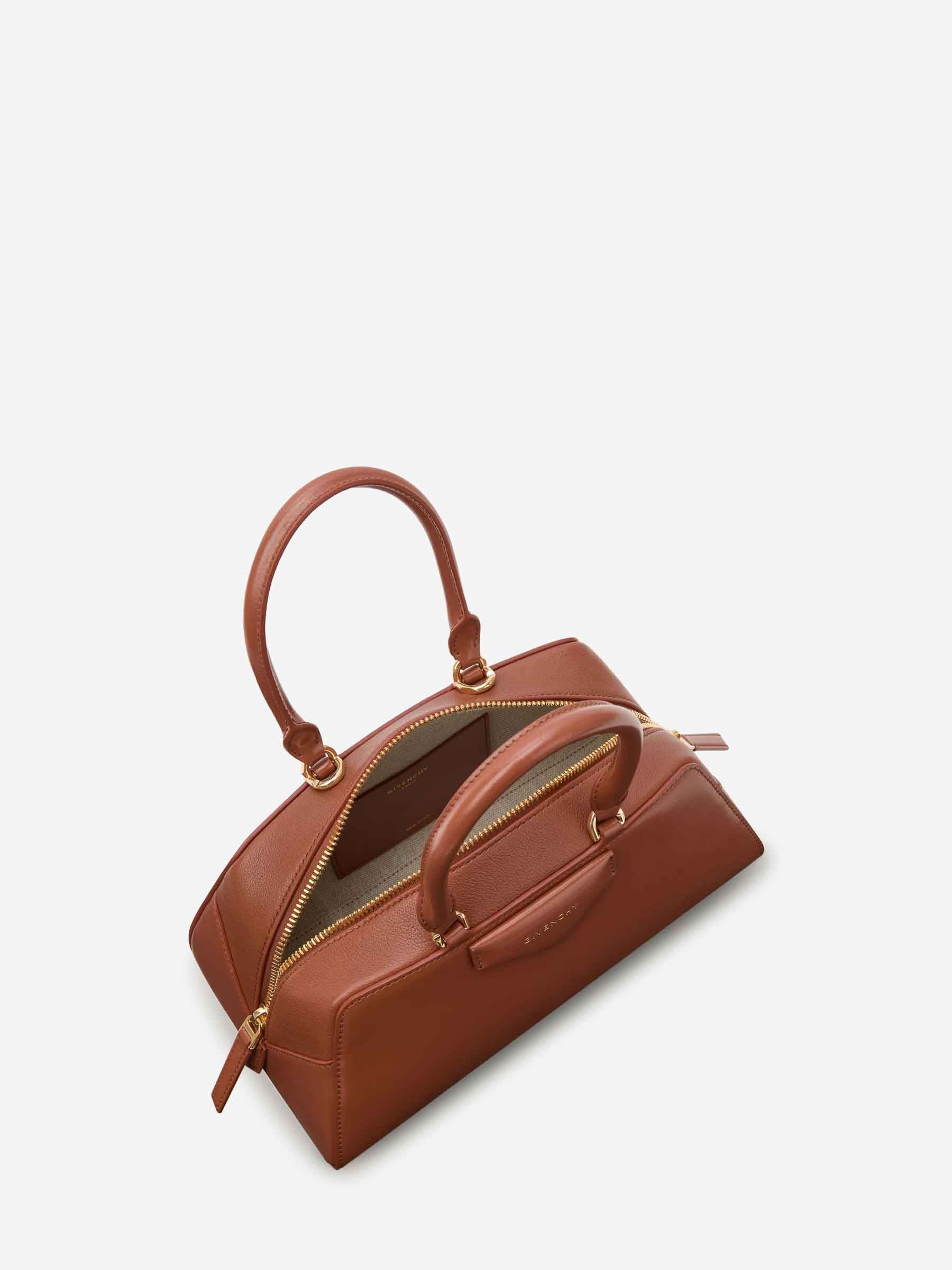 Bolso Antigona Cube East-West - Image 3