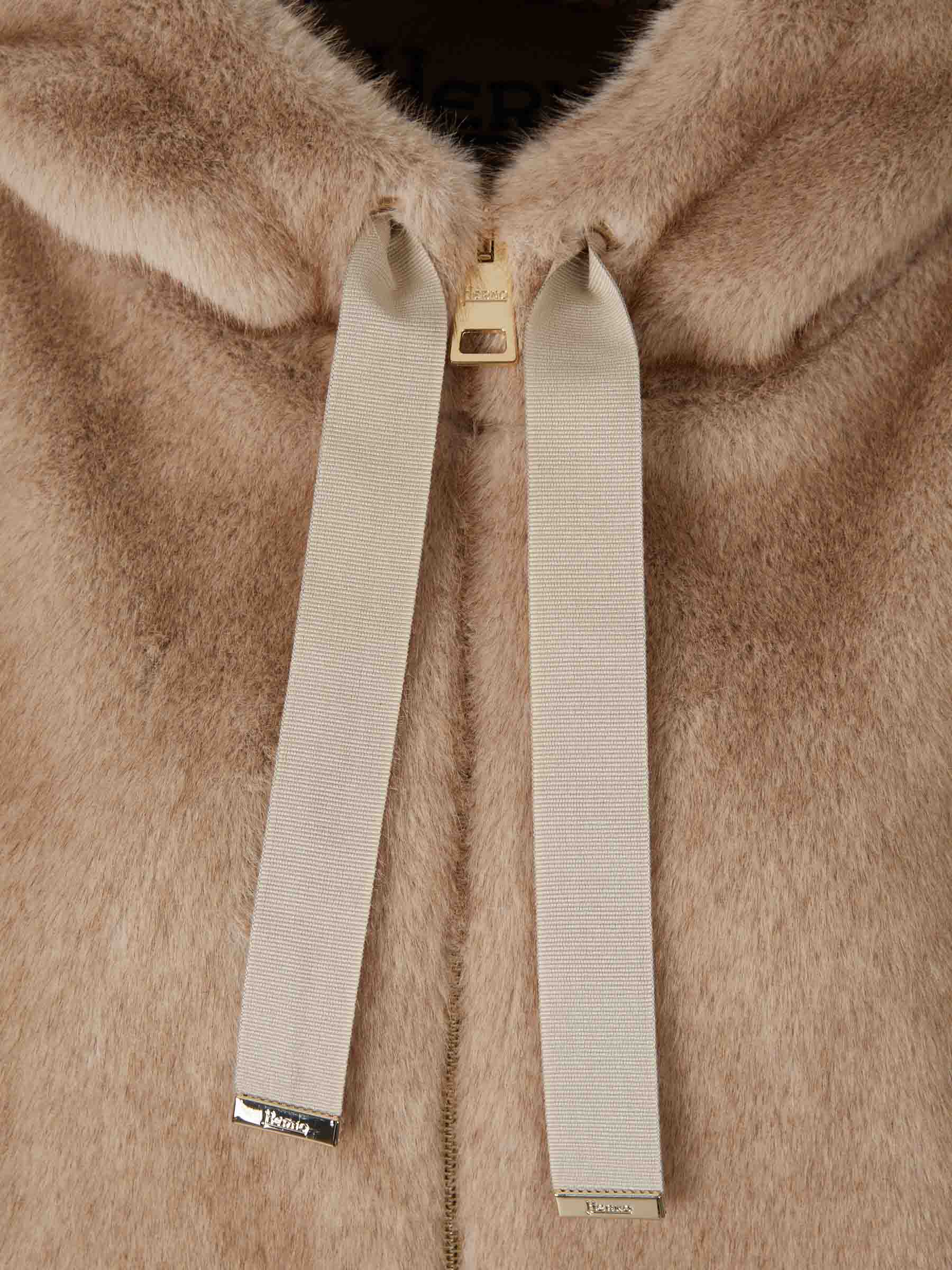 Chaqueta Capucha Pelo - Image 3