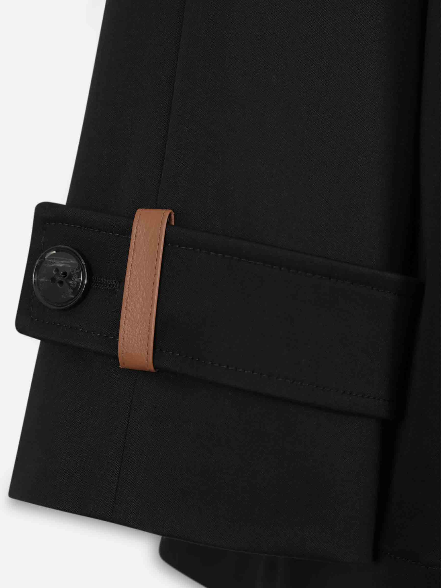 Gabardina Corta Técnica - Image 3