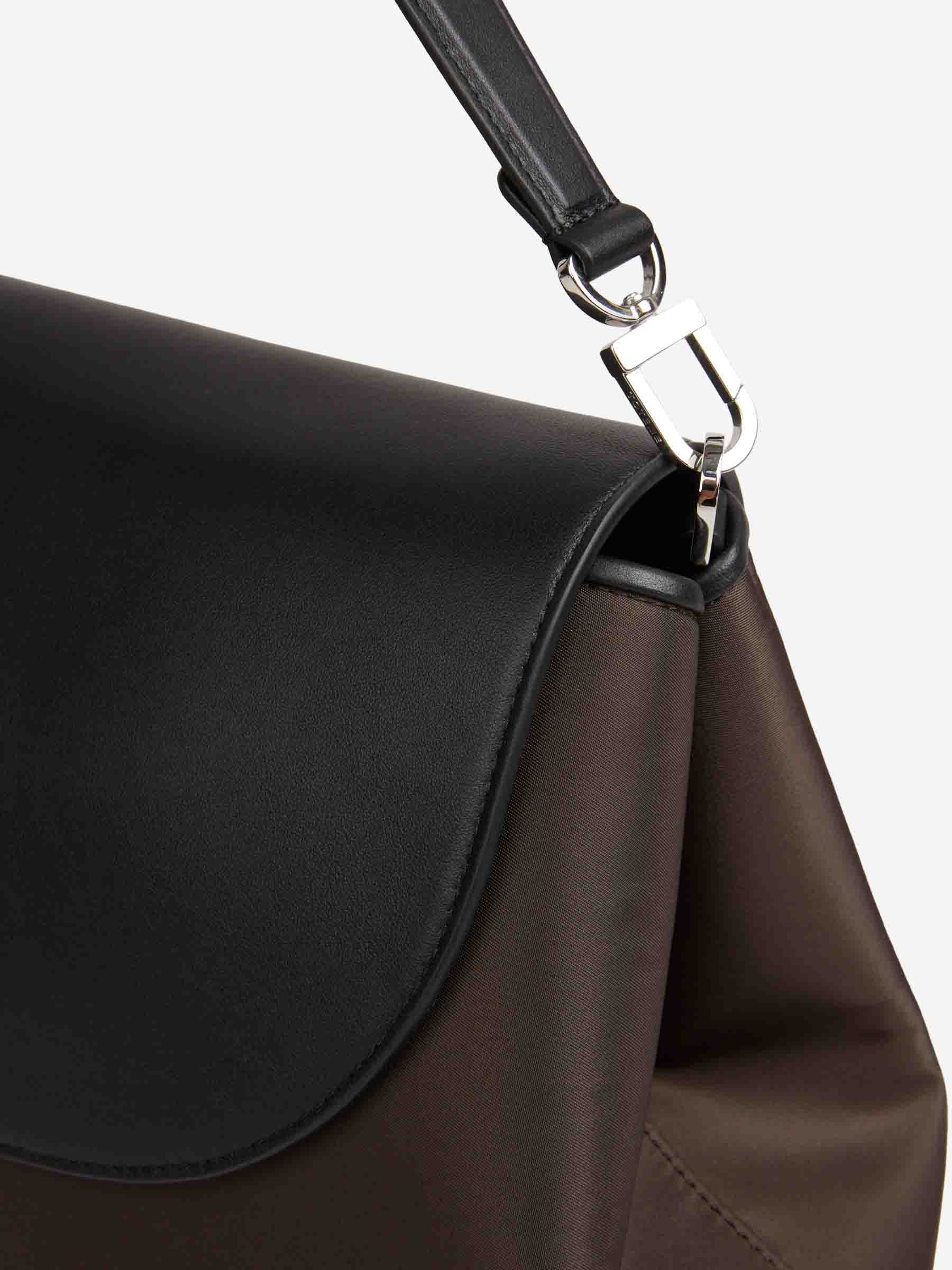 Bolso Cuero T-Lock - Image 6
